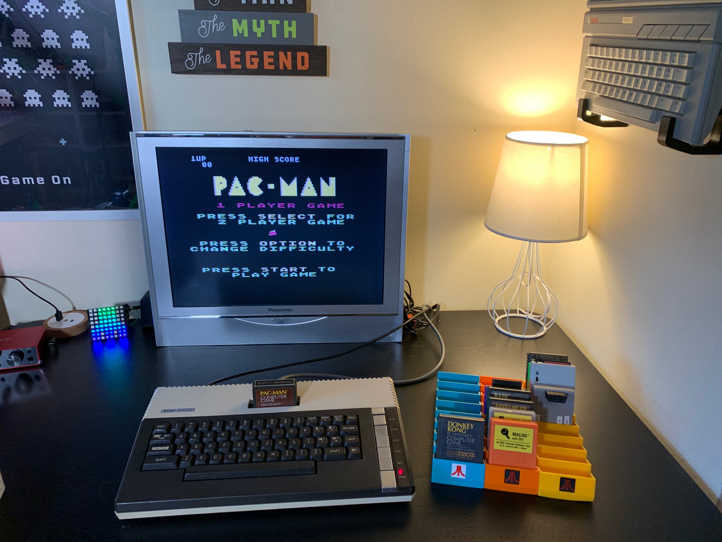 Atari 8bit computer cartridge holder